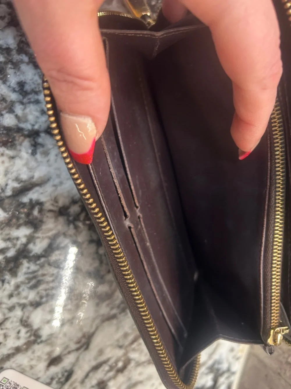 Louis Vuitton Vernis Zip Wallet in Dark Burgundy EUC with dust bag and COA - Picture 14 of 16